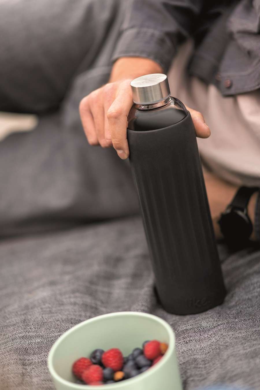 Like. by Villeroy & Boch ToGo&ToStay borraccia in vetro, 1l, con rivestimento in silicone, nero