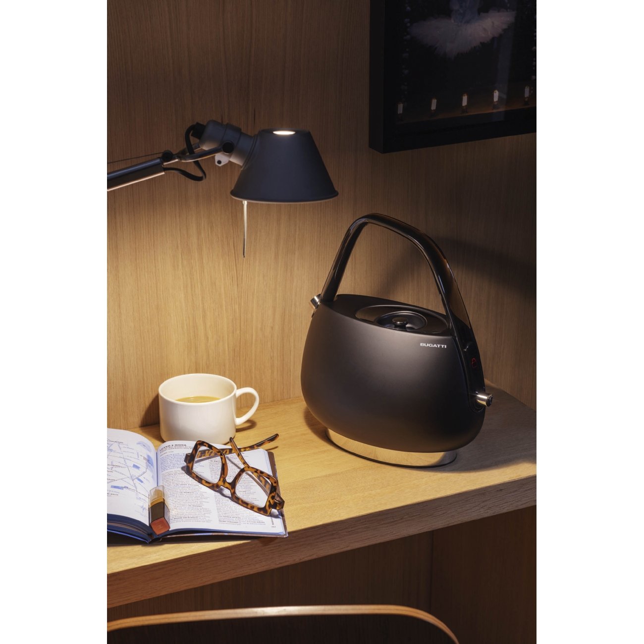 BUGATTI Jackie electric kettle with limescale filter