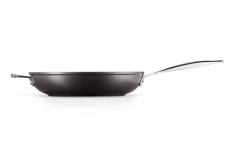 Le Creuset High frying pan with non-stick aluminum handle, Black