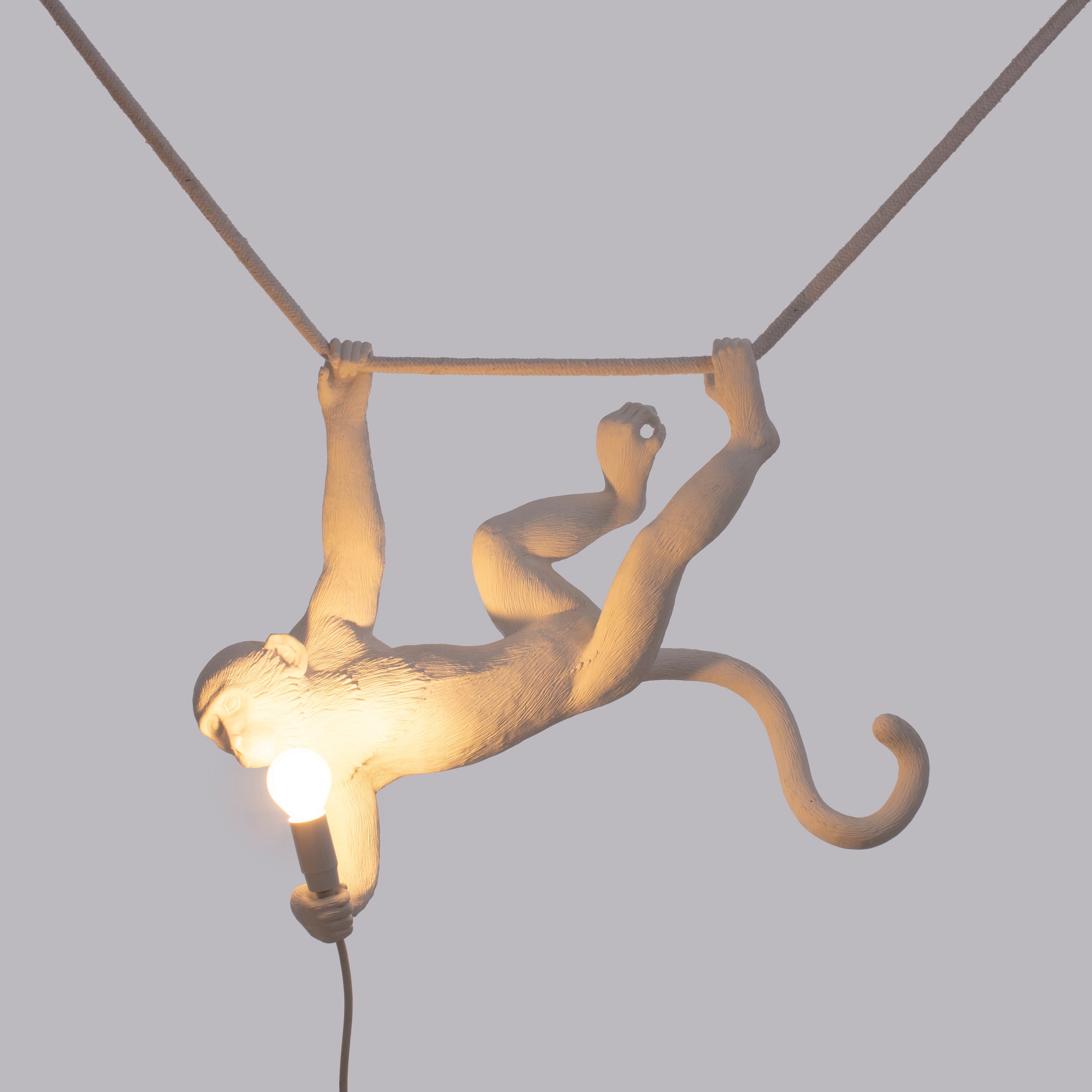 Seletti Monkey Lamp Lampada in resina Swing bianca