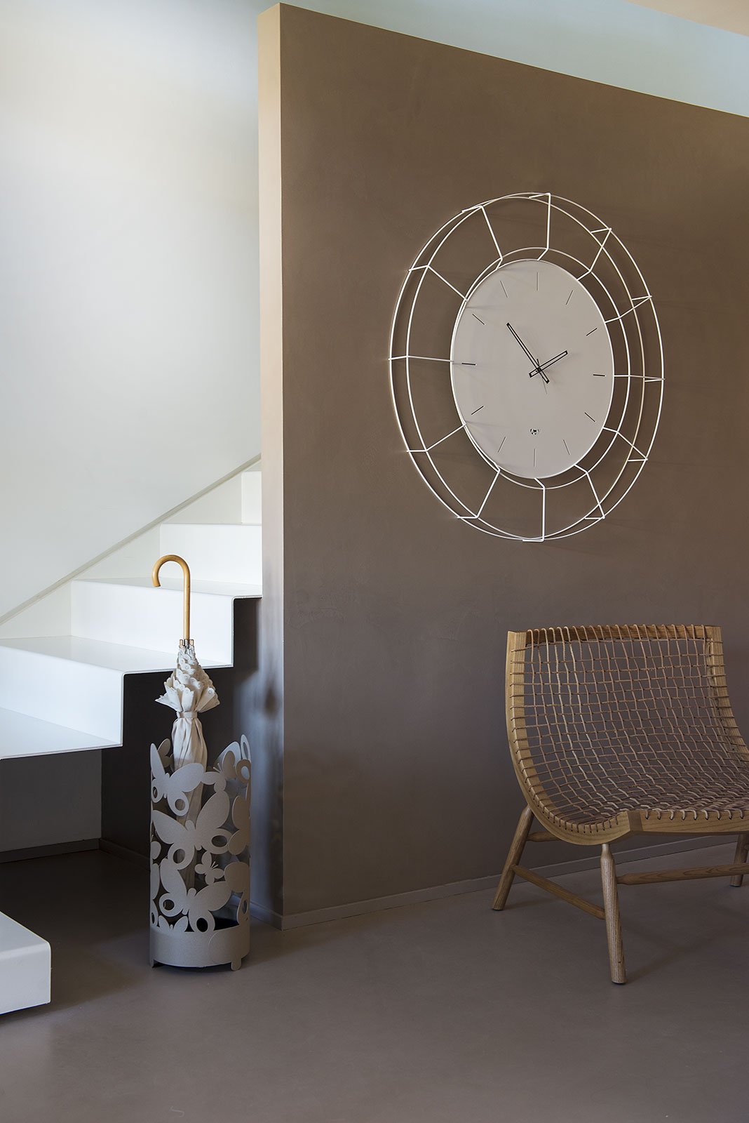 Arti &amp; Mestieri Nudo contemporary hanging clock