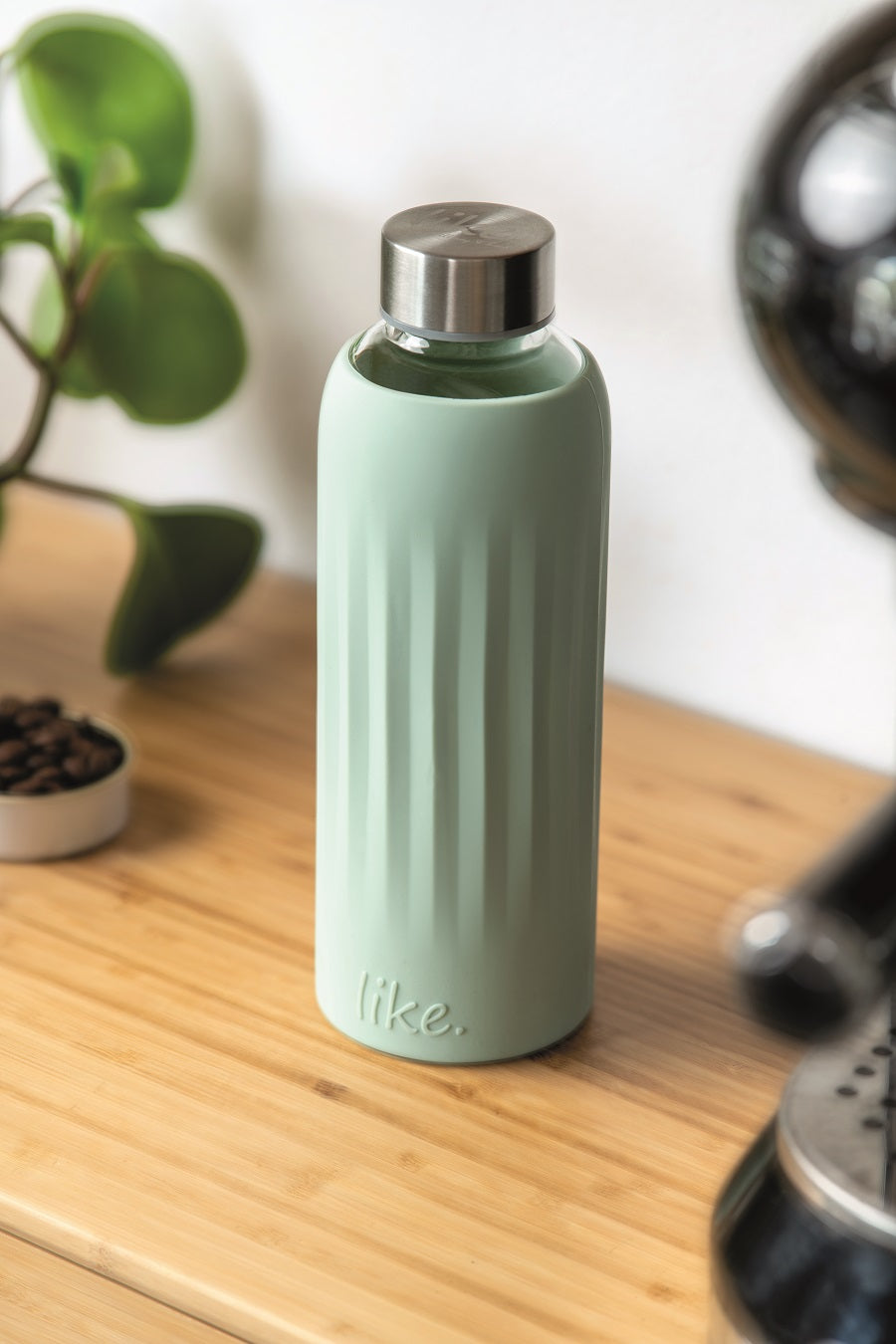 Likes. by Villeroy &amp; Boch ToGo&amp;ToStay glass drinking bottle, 0,5l, with silicone coating, mint green