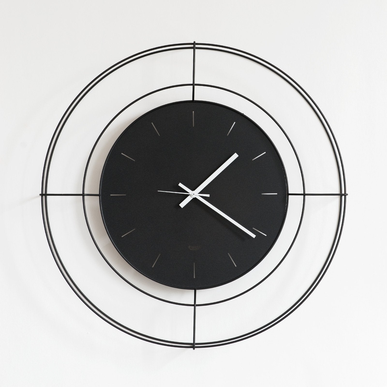 Arti &amp; Mestieri Nudo contemporary hanging clock